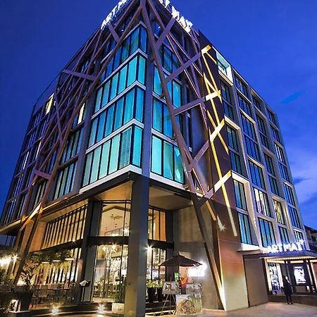 Art Mai Gallery Nimman Hotel Chiang Mai Ngoại thất bức ảnh The hotel at night