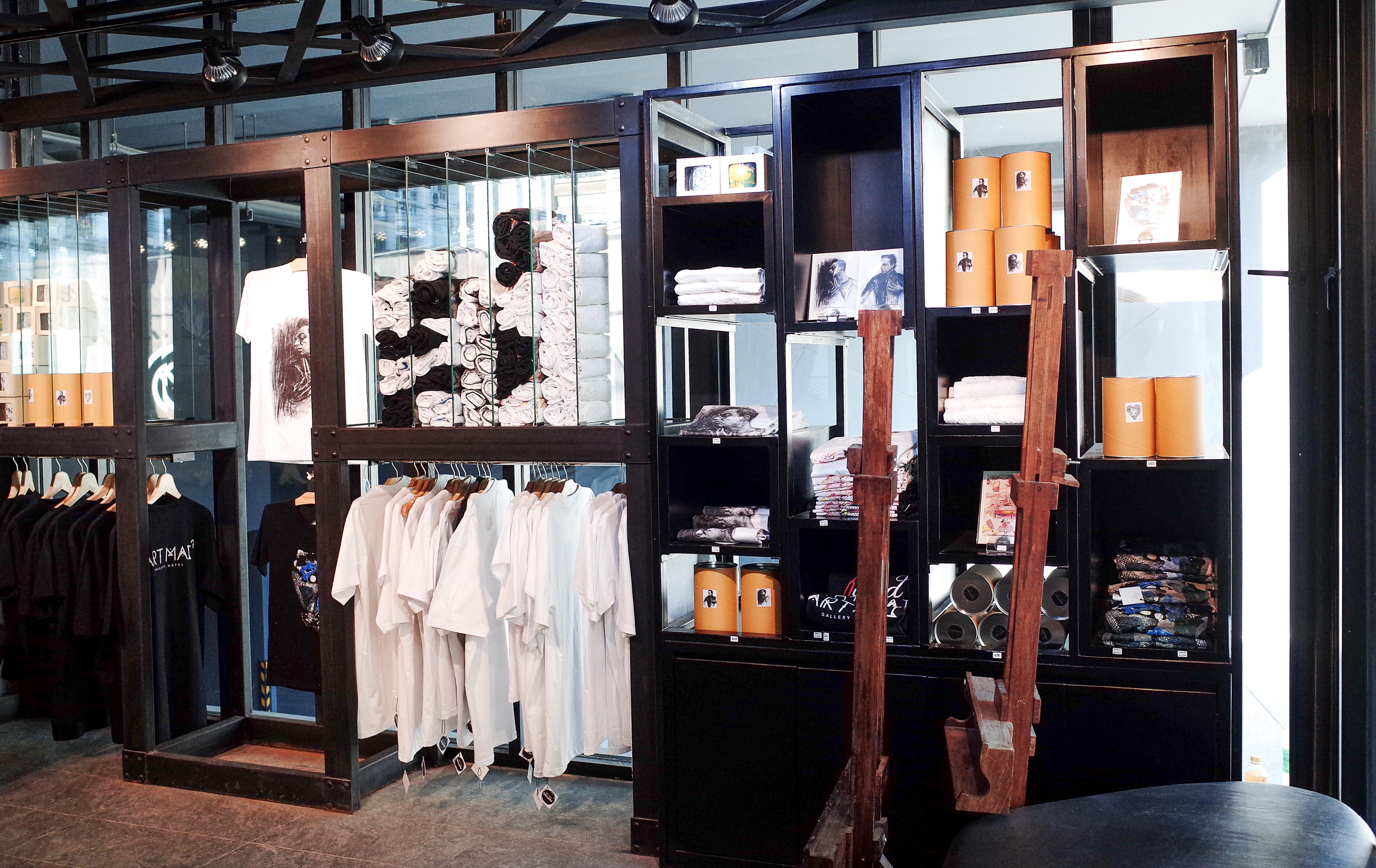Art Mai Gallery Nimman Hotel Chiang Mai Ngoại thất bức ảnh The gift shop at the Chengdu Research Base of Giant Panda Breeding
