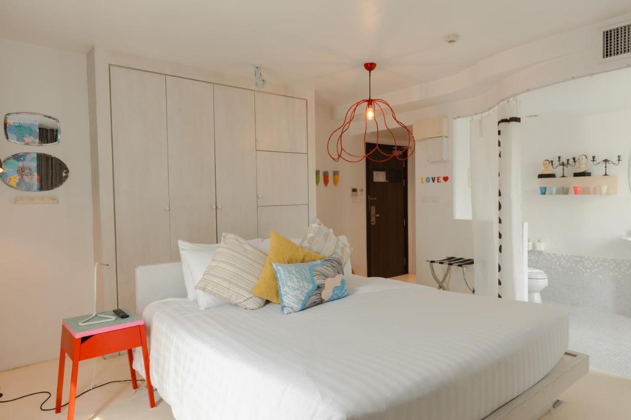 Art Mai Gallery Nimman Hotel Chiang Mai Ngoại thất bức ảnh A bedroom in a micro apartment
