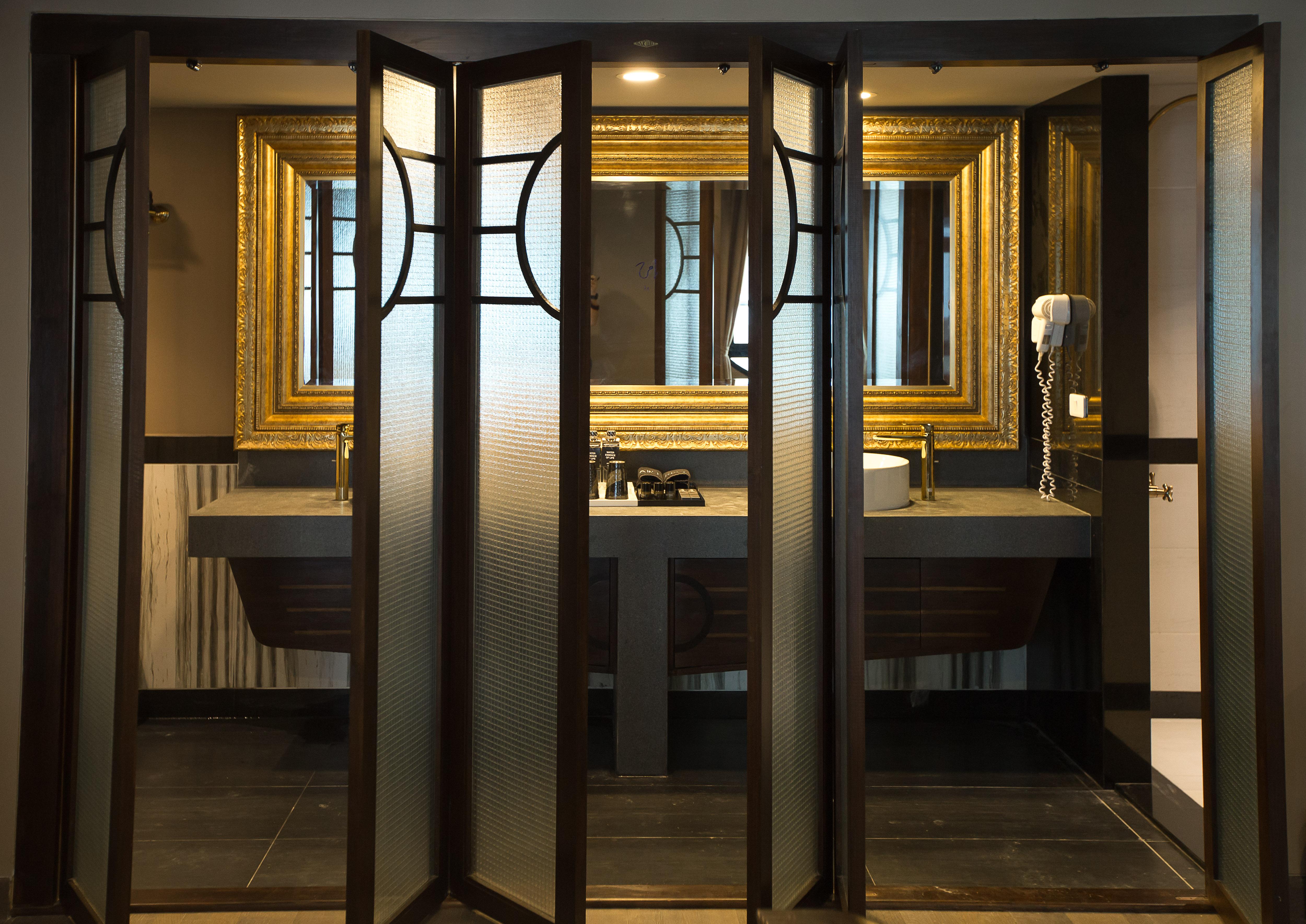 Art Mai Gallery Nimman Hotel Chiang Mai Ngoại thất bức ảnh Bathroom