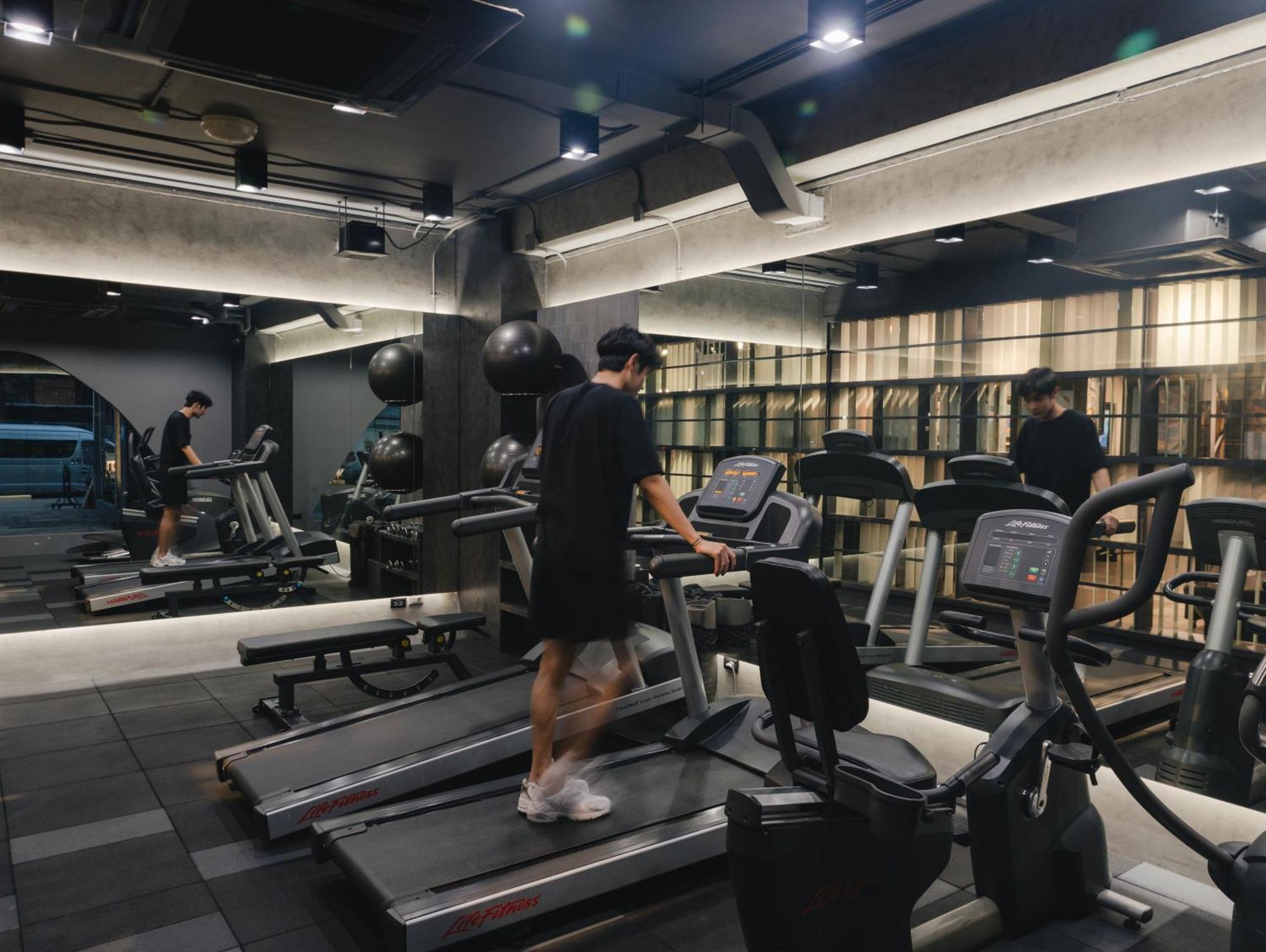 Art Mai Gallery Nimman Hotel Chiang Mai Ngoại thất bức ảnh A treadmill in a gym